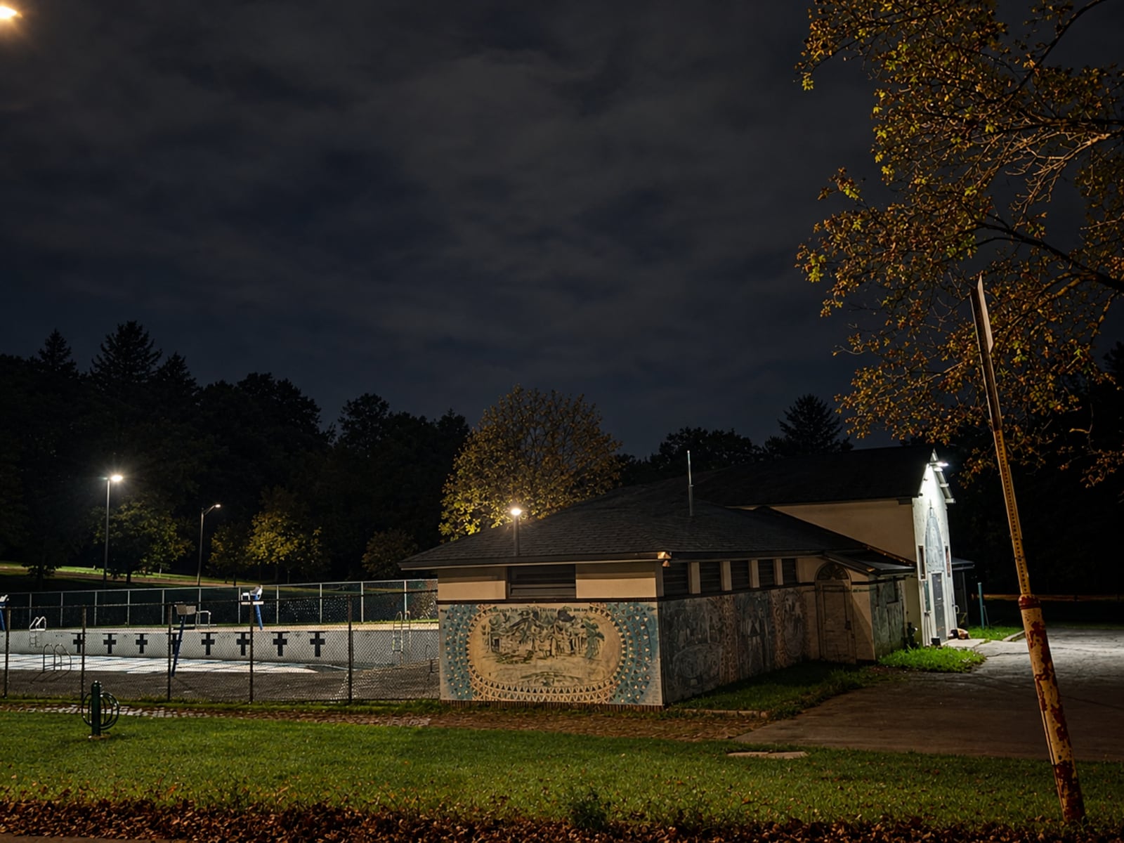 20-year-old stabbed in neck at Thornden Park in Syracuse, police say