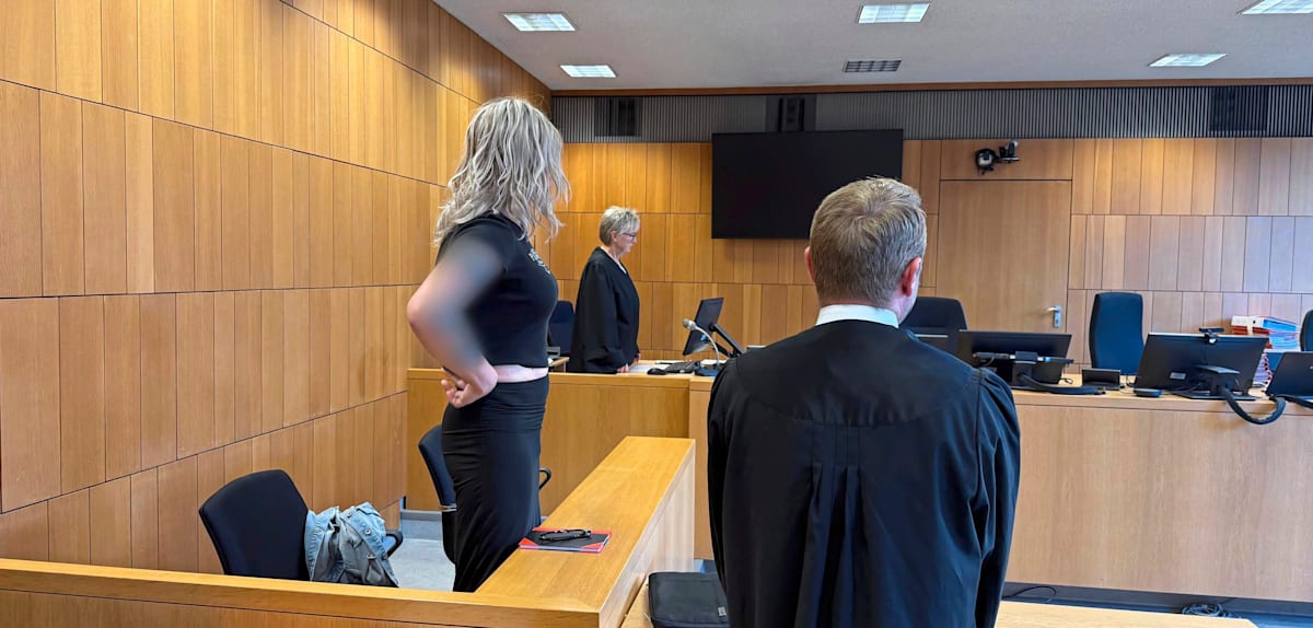 Polizistin soll 14-Jährige auf Damentoilette vergewaltigt haben
