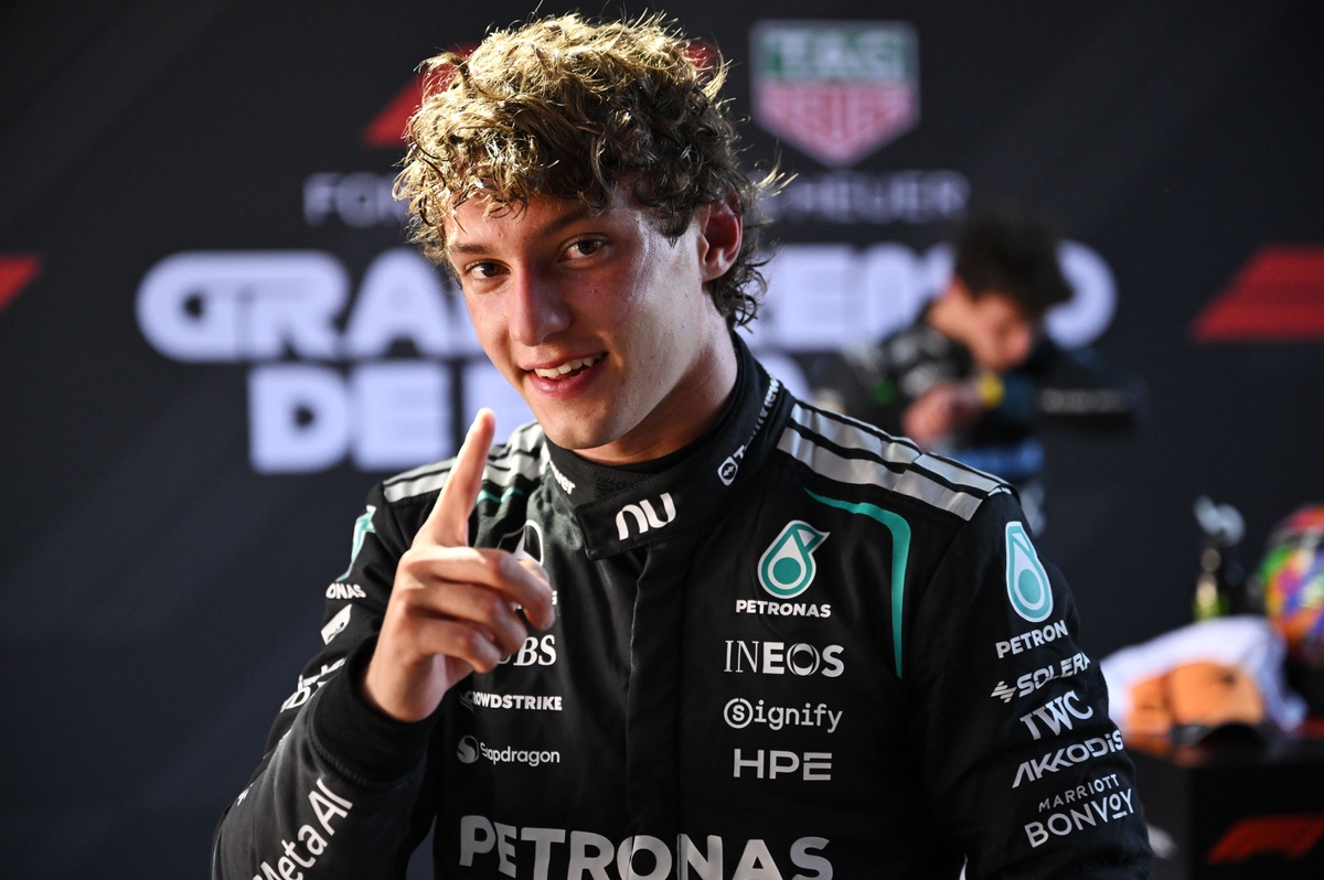 Sebastian Vettel: “I’d be very happy” for Kimi Antonelli to beat me as F1’s youngest champion