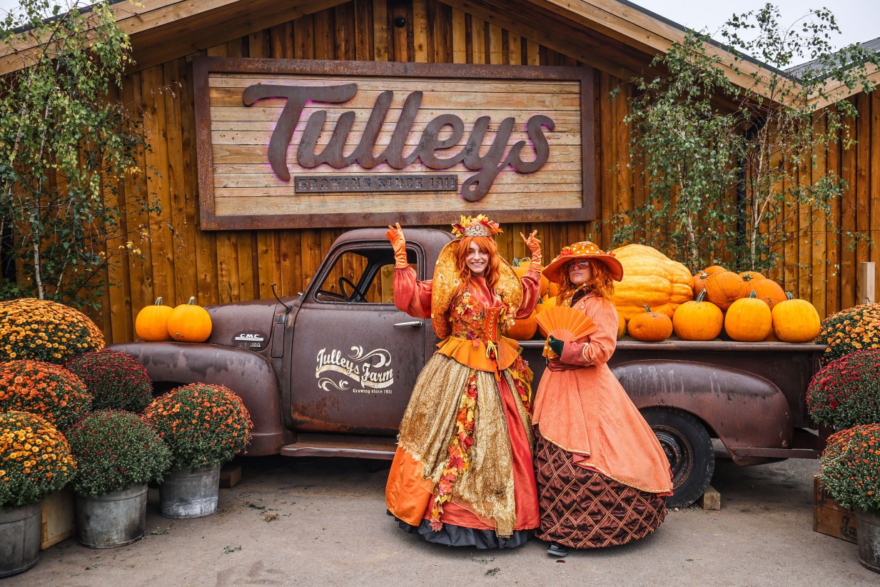 Europe’s biggest pumpkin festival is coming to UK this weekend with incredible sculptures & 108ft-high ferris wheel