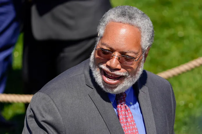 Lonnie Bunch’s Smithsonian exit is a culture-war win