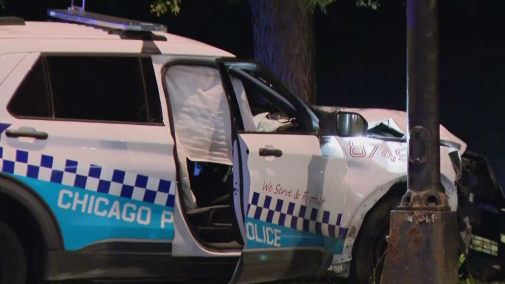 Chicago, Oak Lawn police officers injured in crash in Mount Greenwood