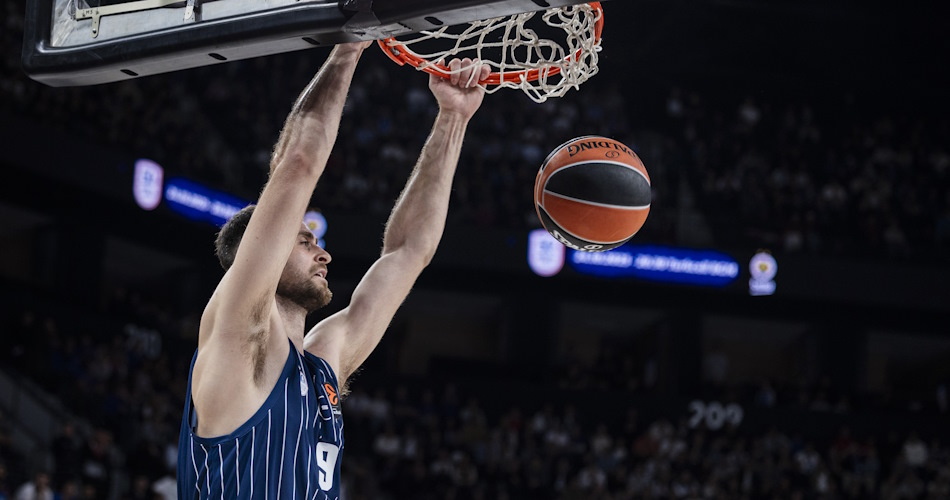 İDDİA: Anadolu Efes Uzunu, 11 Ay Sonra Sahalara Geri Dönebilir!