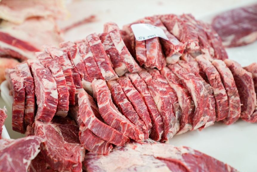 Trump’s 300,000-Metric-Ton Beef Import Plan Ignites Fury Among Red-State Cattle Ranchers as Market Losses Mount