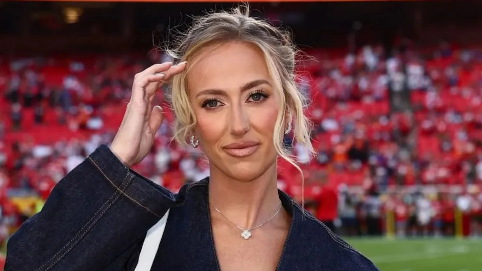 Brittany Mahomes turns heads with Chiefs’ sidelines outfit as she stuns while watching NFL star husband Patrick