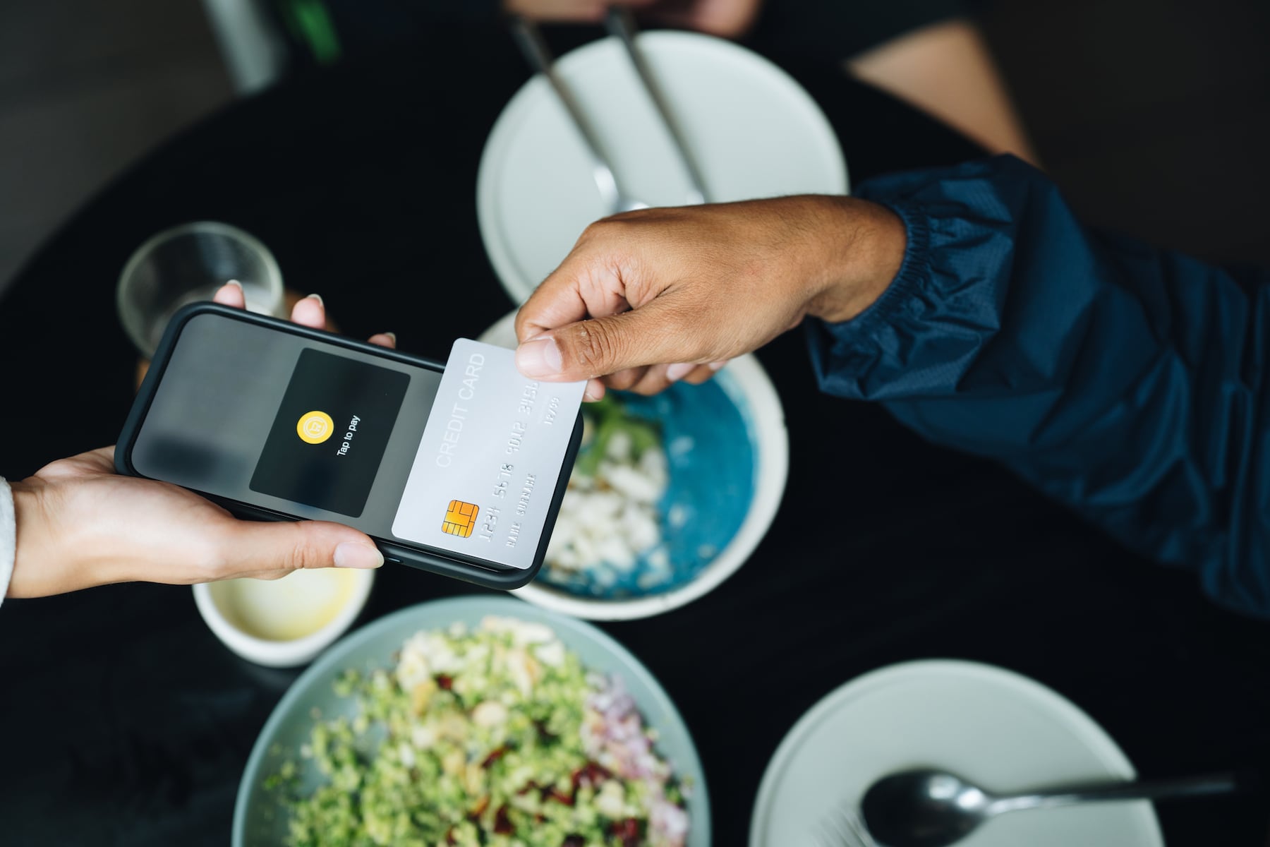 Lost your wallet? These stores will still let you check out with just your phone or smartwatch