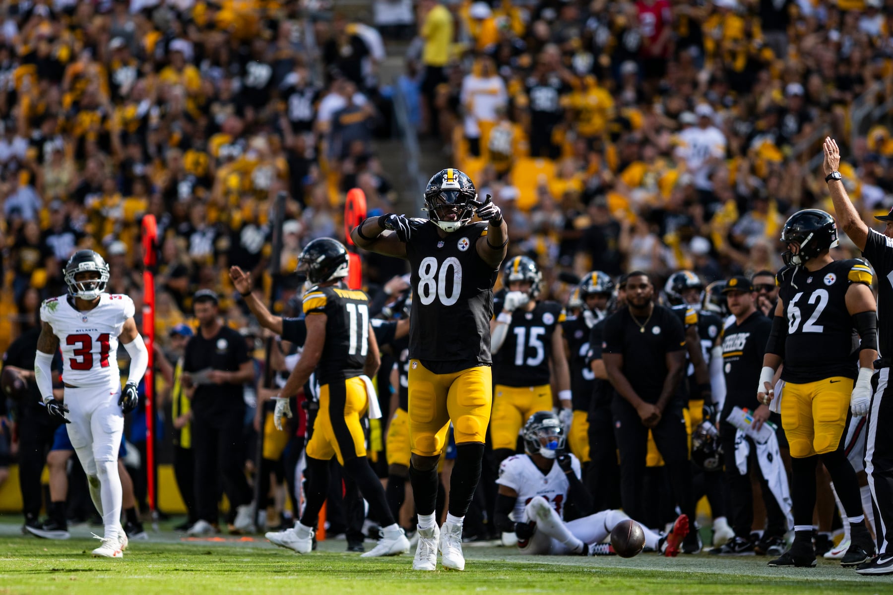 Two new Steelers players suffer injuries, including massive tight end
