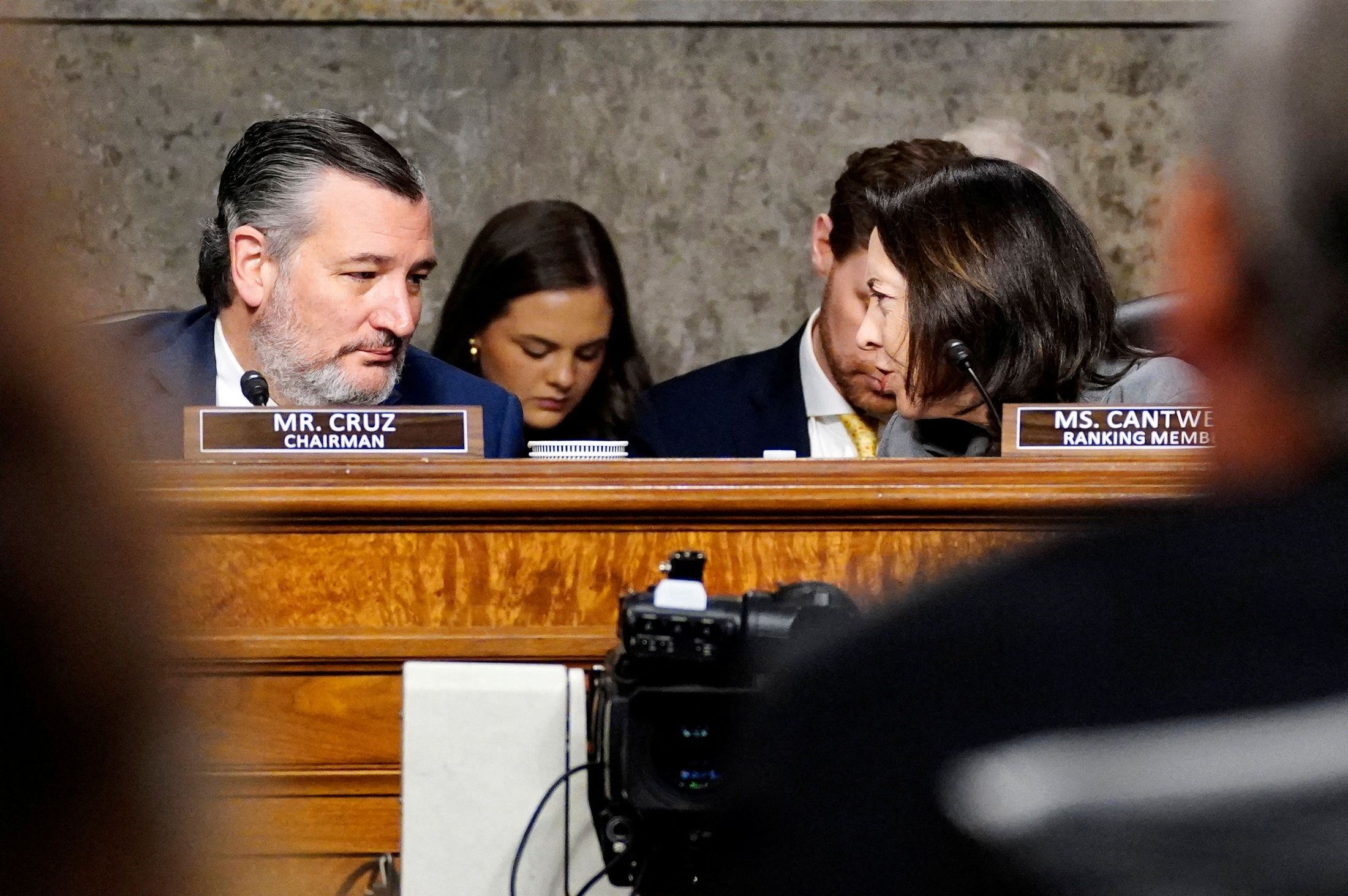 Bipartisan AI safety talks accelerate in Senate