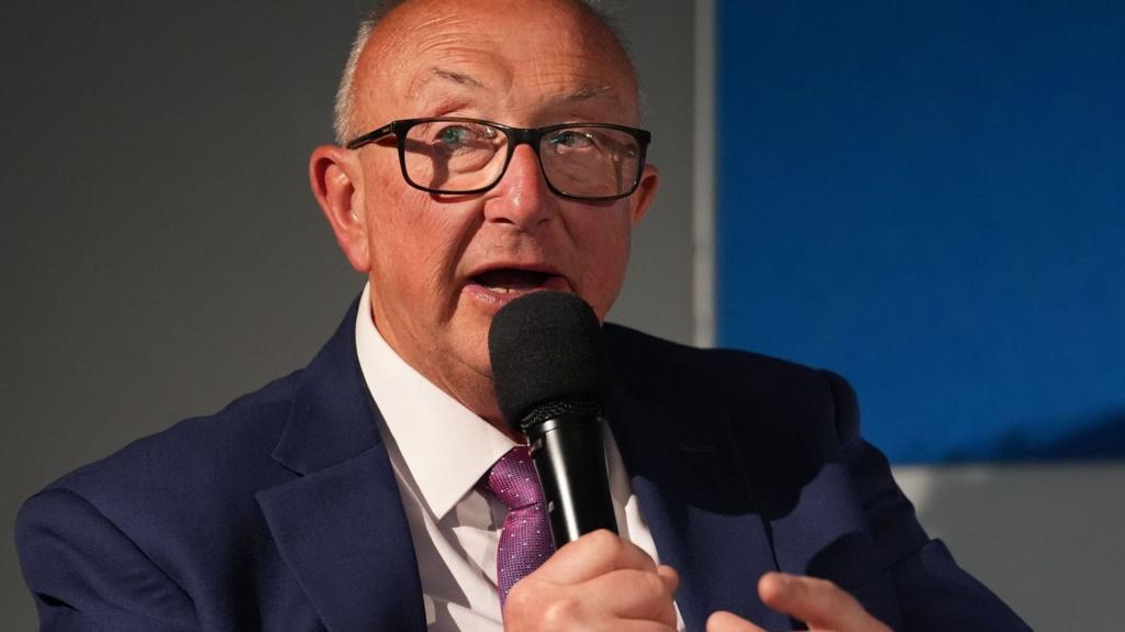 Police boss cancels 'ridiculous' theatre tour