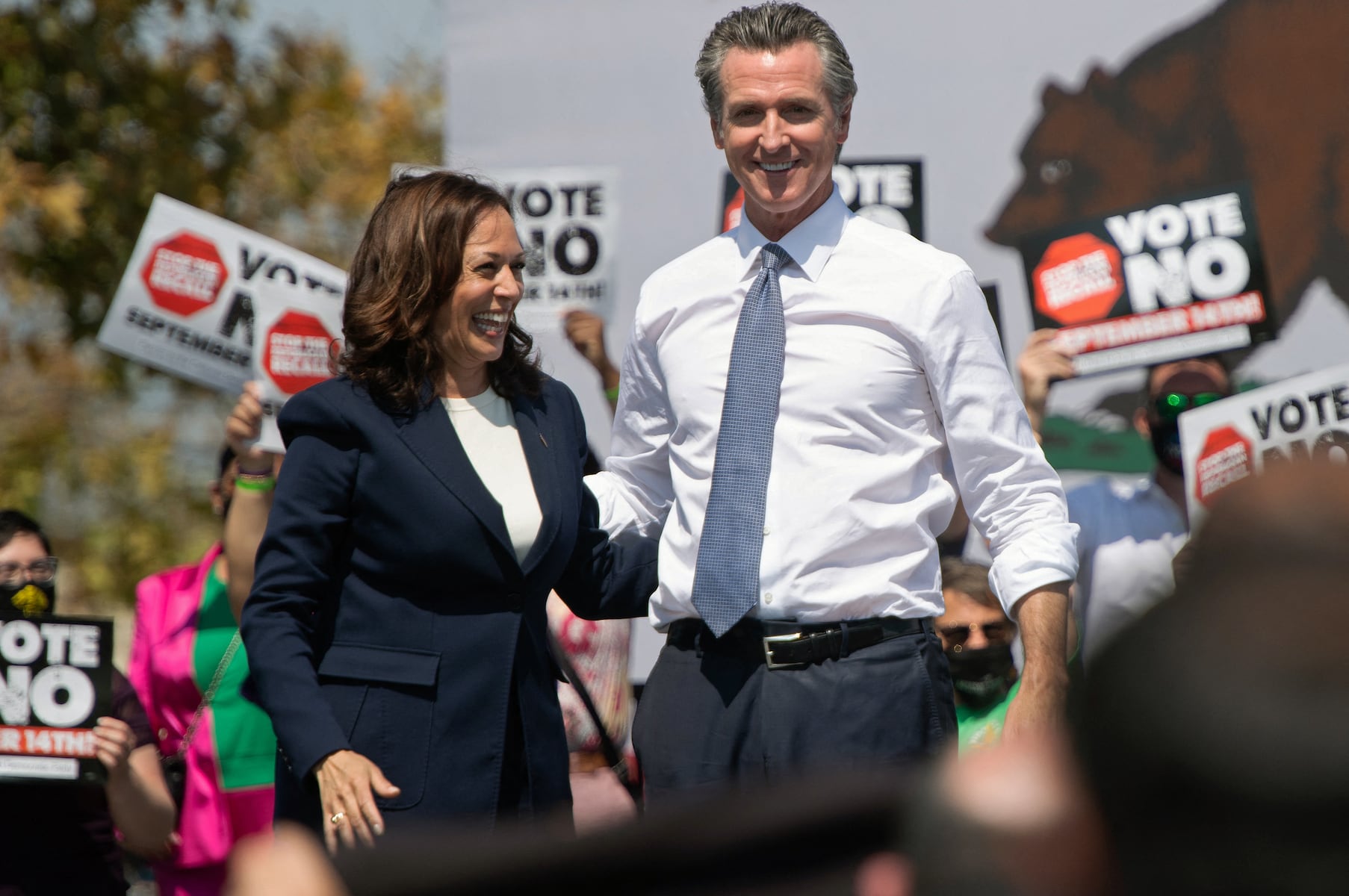 Newsom would step aside for Harris in 2028. But these 2 Dems are outpacing them both