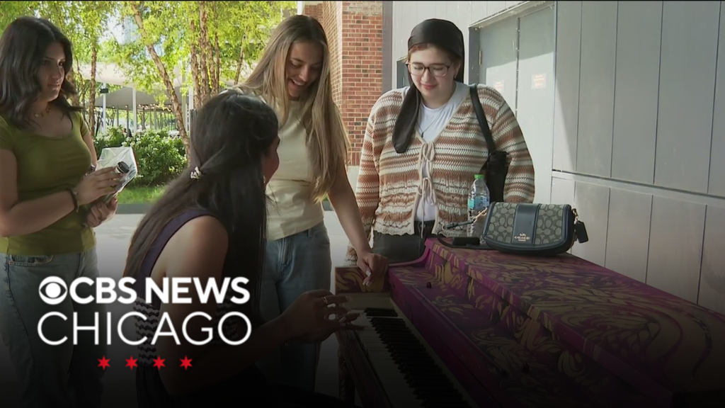 Chicago Plays provides free piano access in public spaces