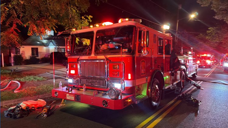 Firefighters injured battling 2-alarm blaze in DC
