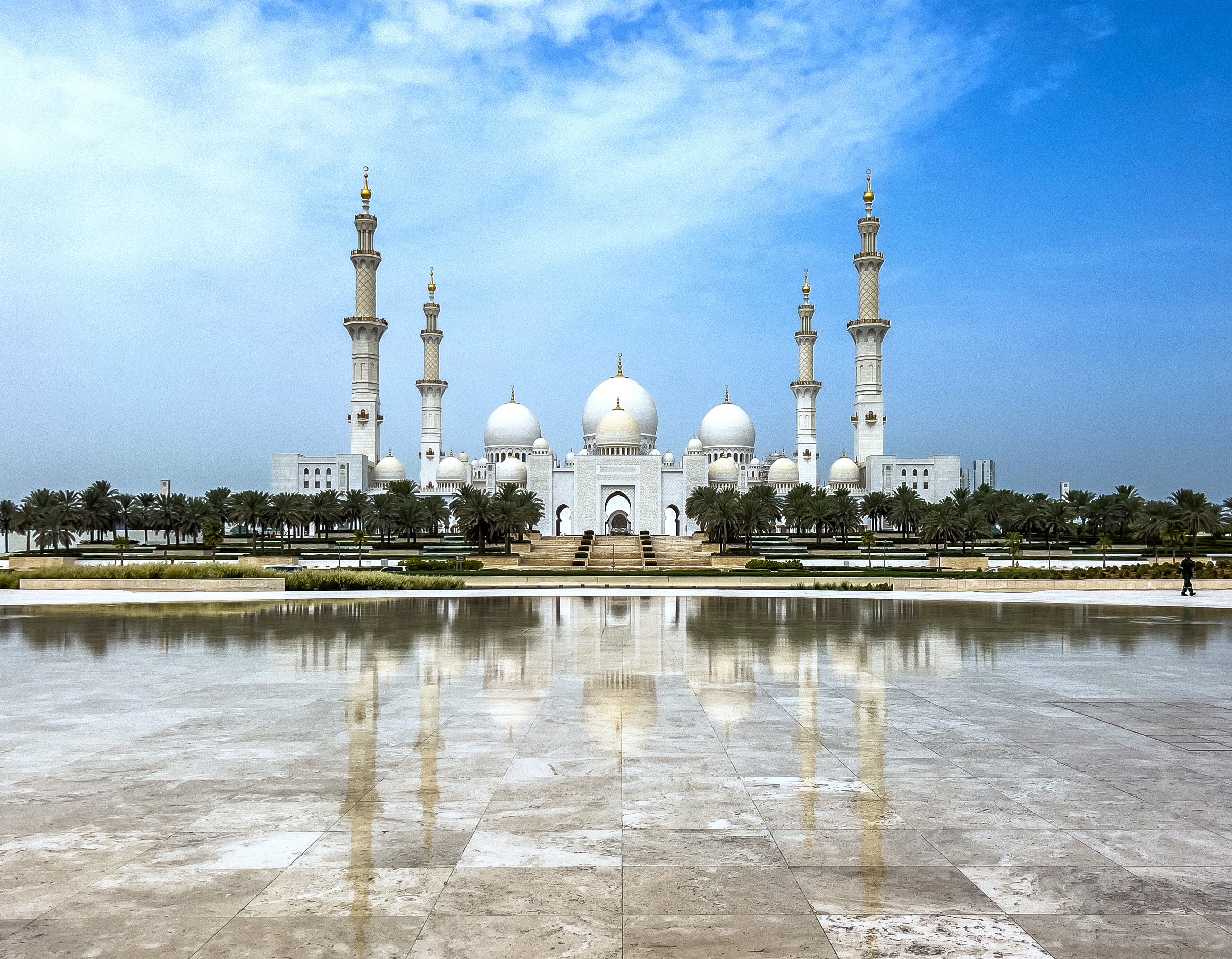 Sheikh Zayed Grand Mosque introduces entry fee for visitors