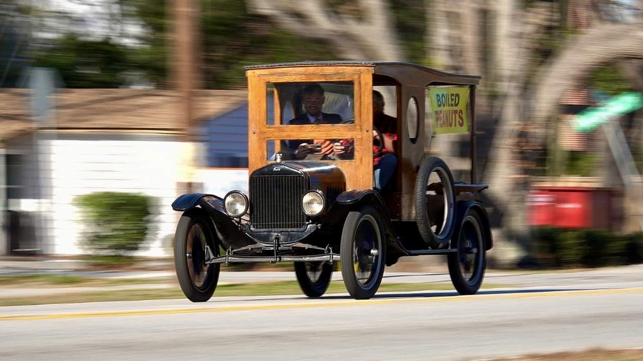 ‘A slower pace’: This couple serves boiled peanuts from a Model T pickup