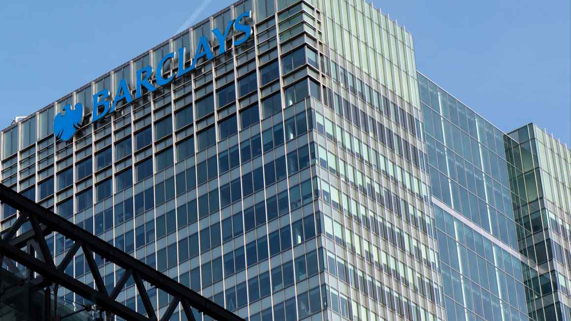 Thousands of Barclays staff revolt against three-day office mandate