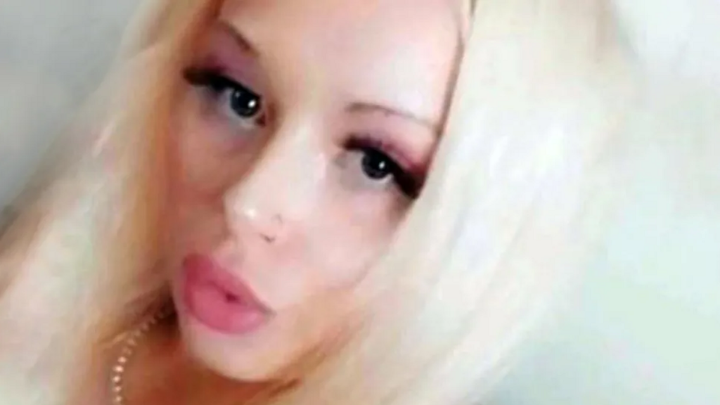 Man was covered in blood after killing partner, murder trial told