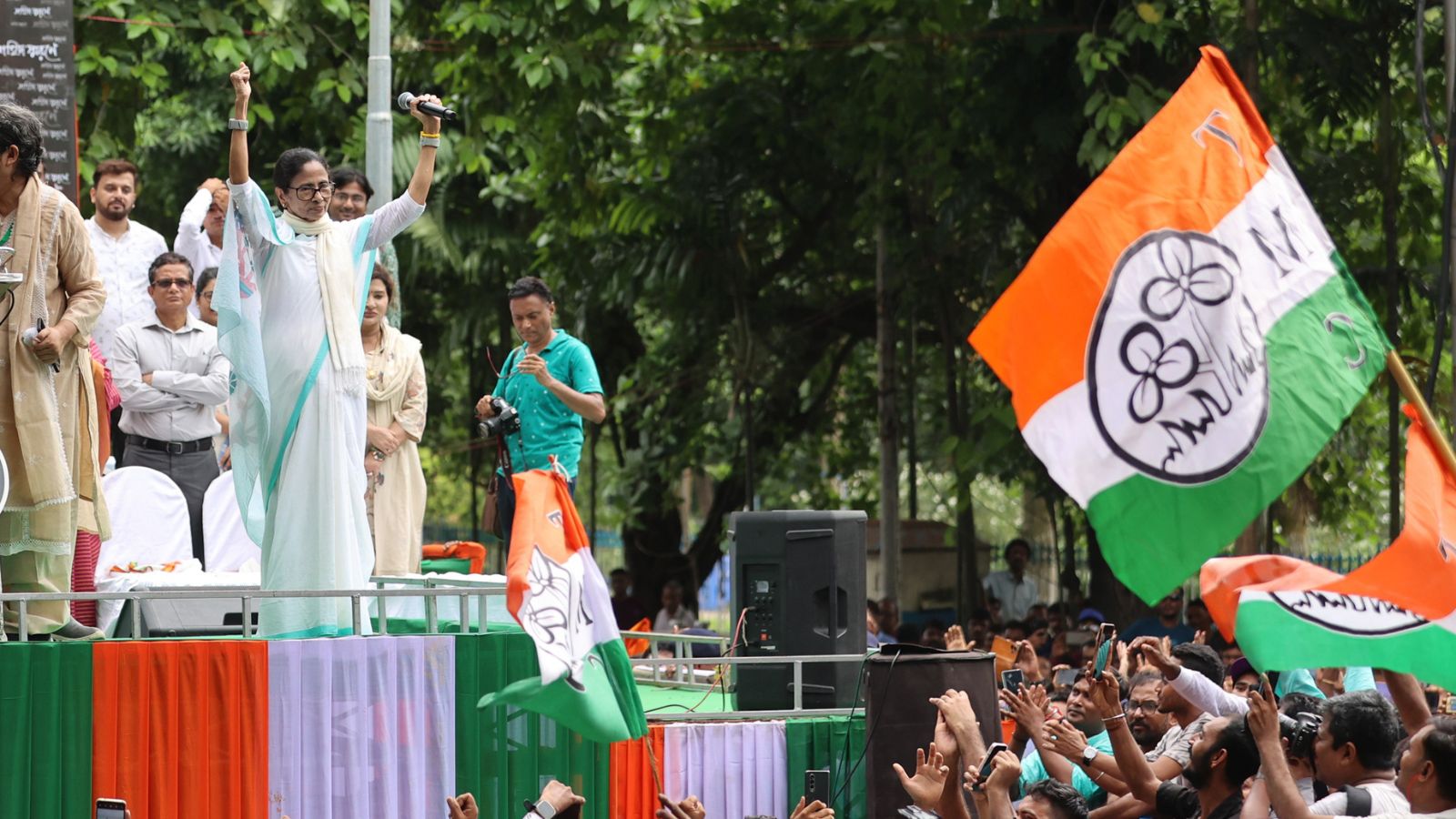 Election Commission freezes Trinmool Congress name, symbol