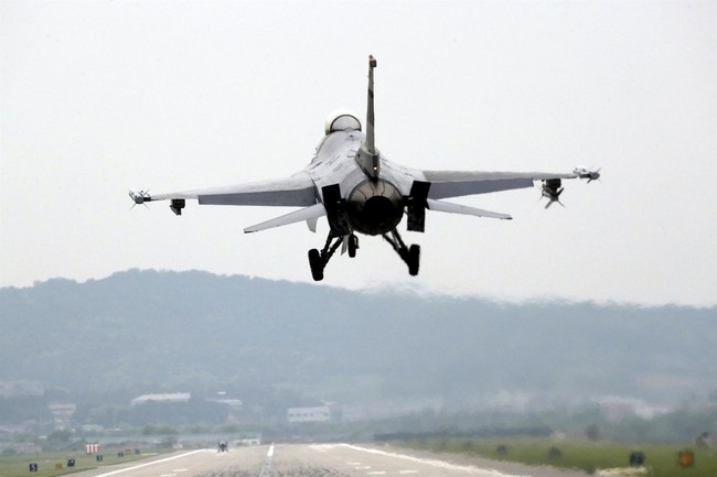 F-16 Goes Down Over Michigan, Pilot Reportedly Ejects Moments Before Fiery Crash