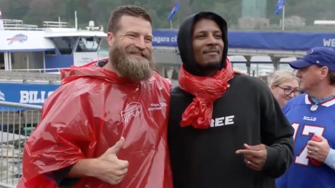 Former Bills duo head to Niagara Falls to celebrate Canadian fanbase