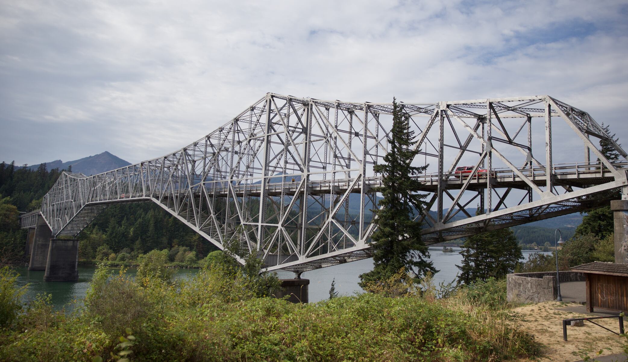 Century-old Columbia River bridge celebrates its centennial