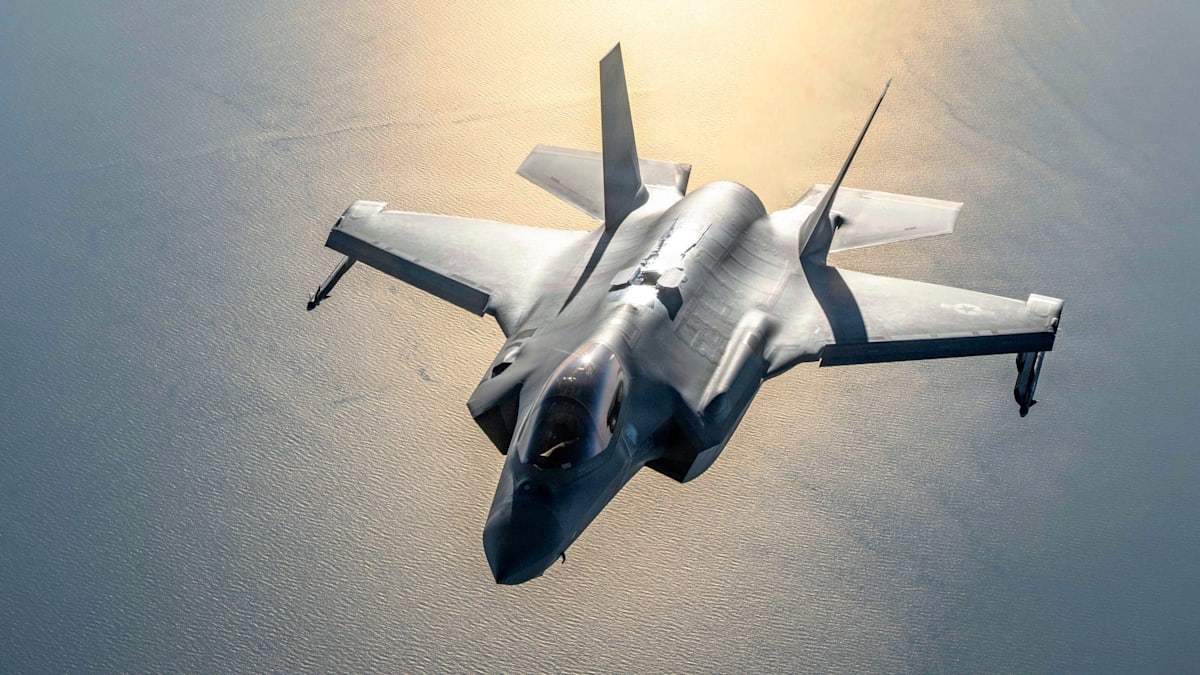 Pistorius nimmt ersten F-35-Kampfjet in Empfang