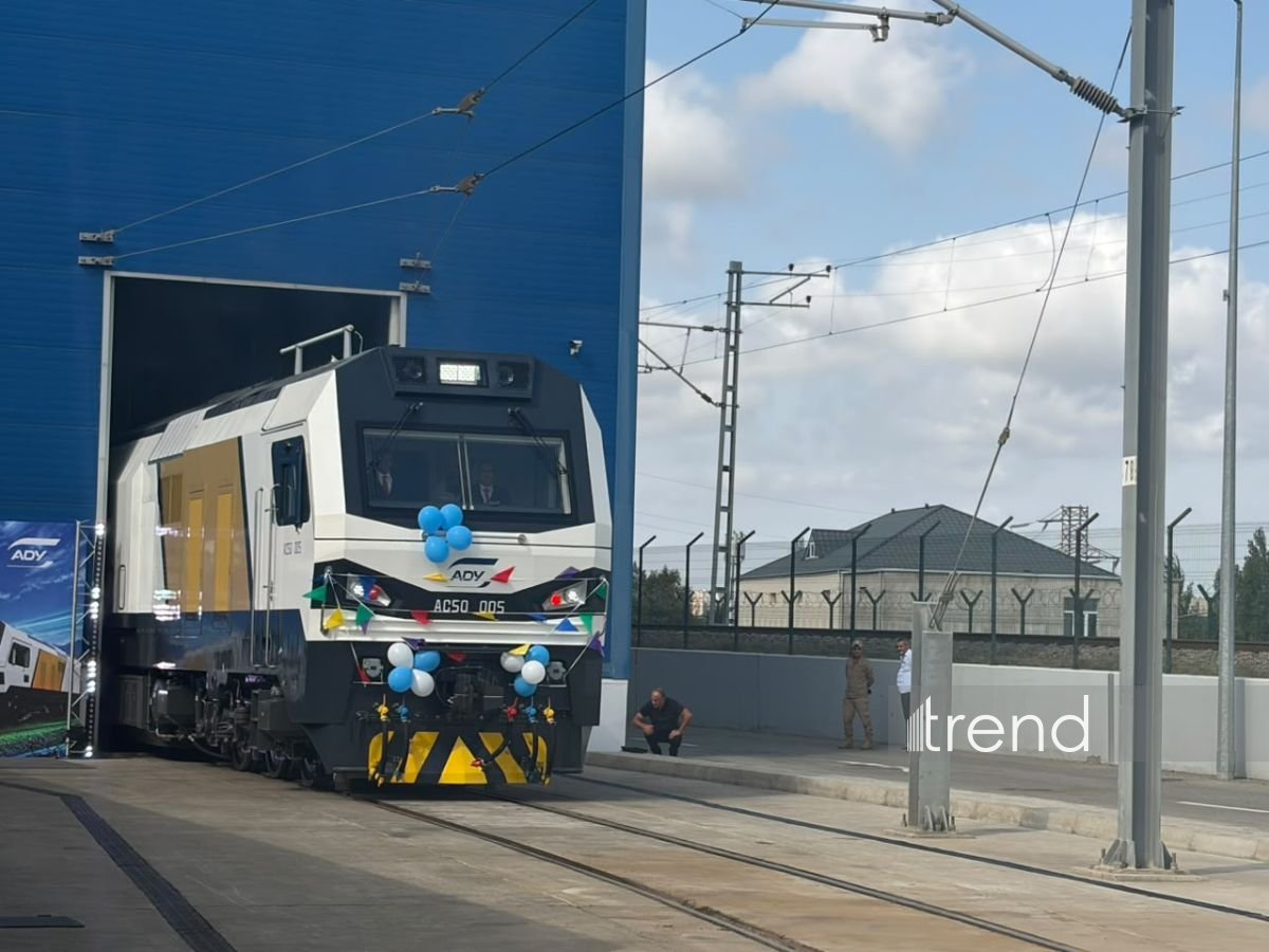 Azerbaijan expands locomotive fleet with Chinese-made engines (PHOTO)