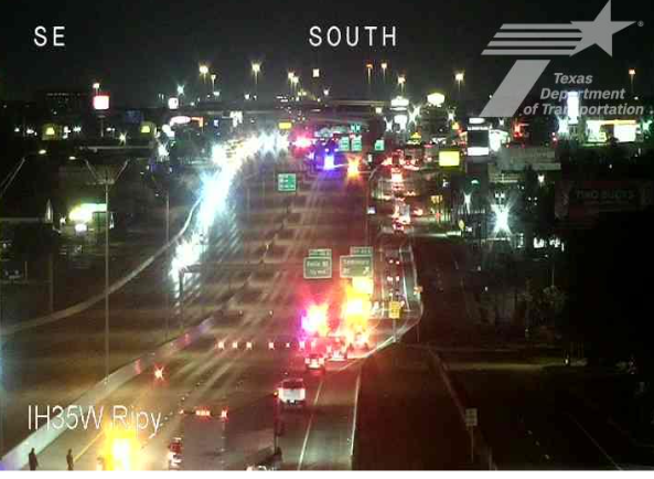 Fatal crash closes portions of I-35W in Fort Worth