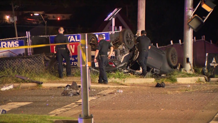 1 dead in rollover crash in Landover, police say