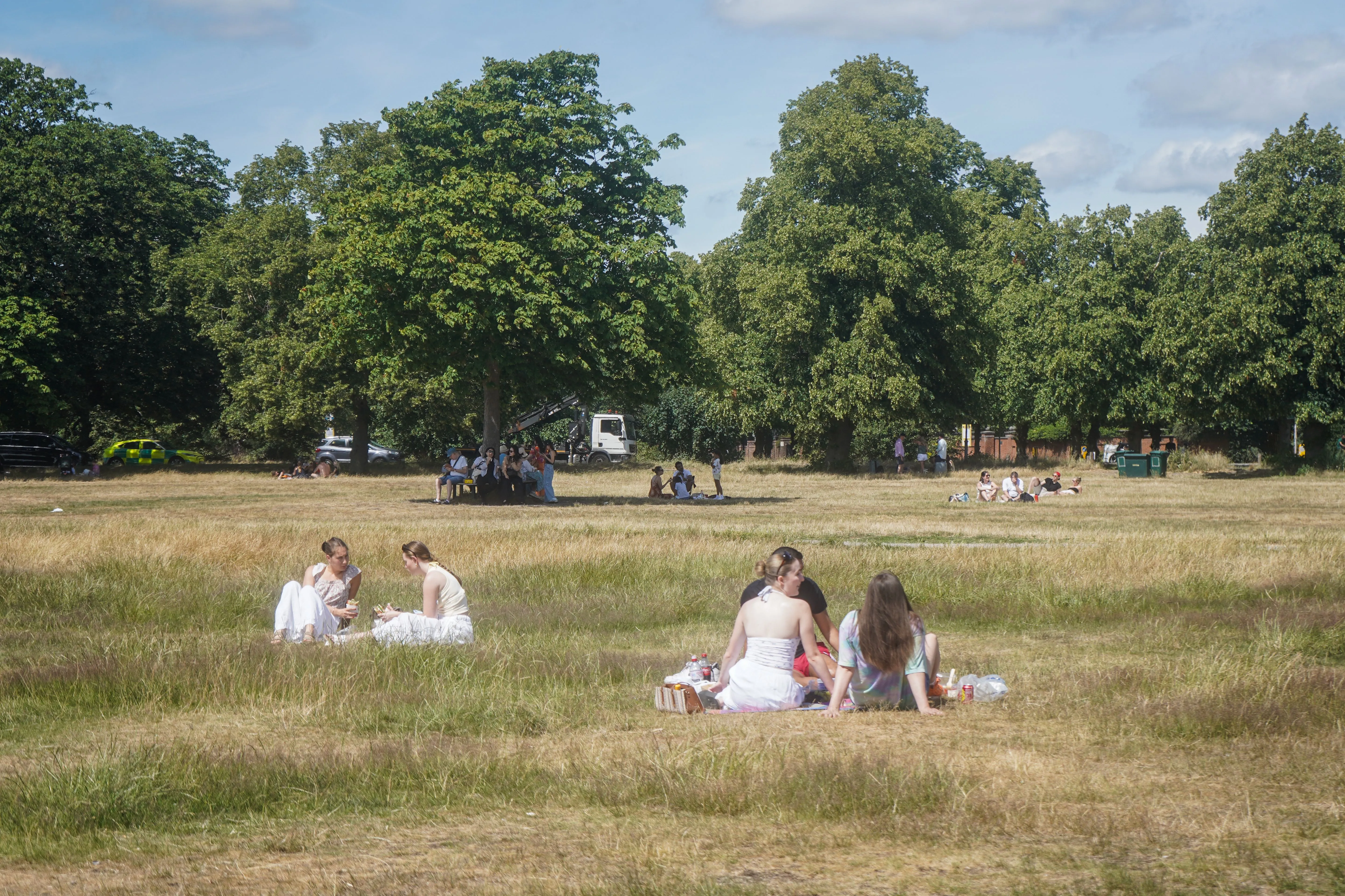 Gloomy UK will be hit by balmy 25C temperatures in hours after weeks of rainy washouts