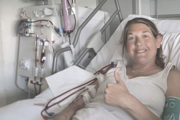 Desperate mum appeals for new kidney on social media - and total stranger gives her his for transplant
