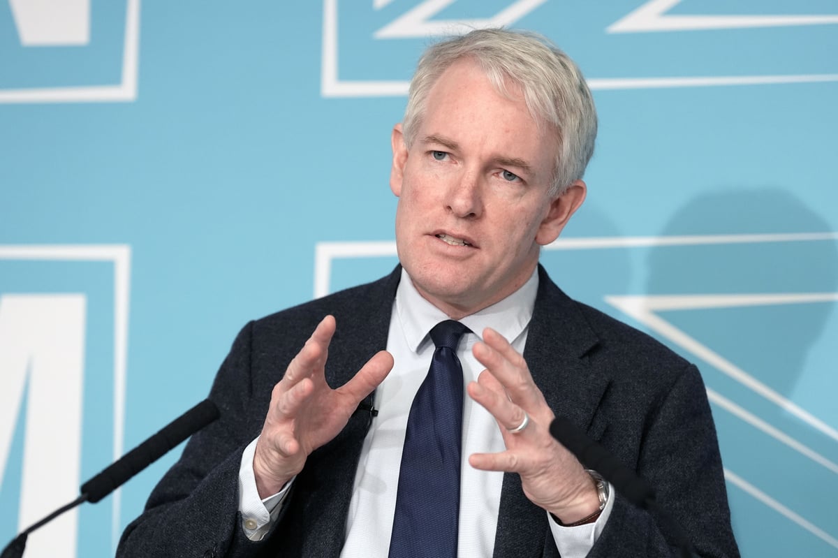 Reform pledge immigration spot checks and £10k fines at Irish border