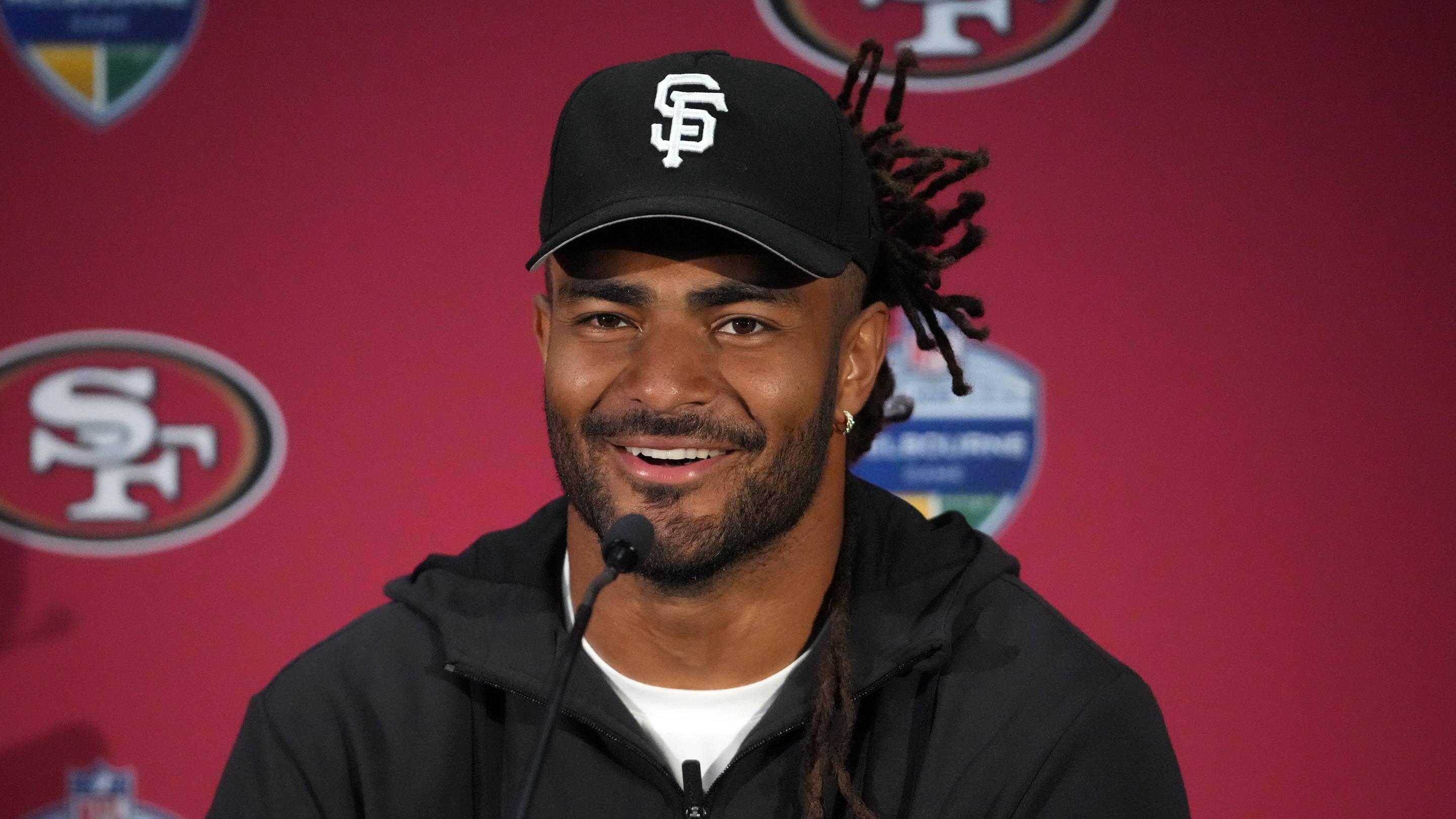49ers LB Luke Gifford Opens Up on What Makes Fred Warner Special