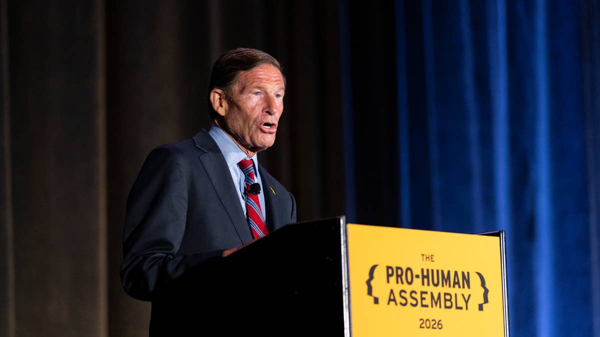 U.S. senator sends 7-word doomsday AI warning amid industry panic