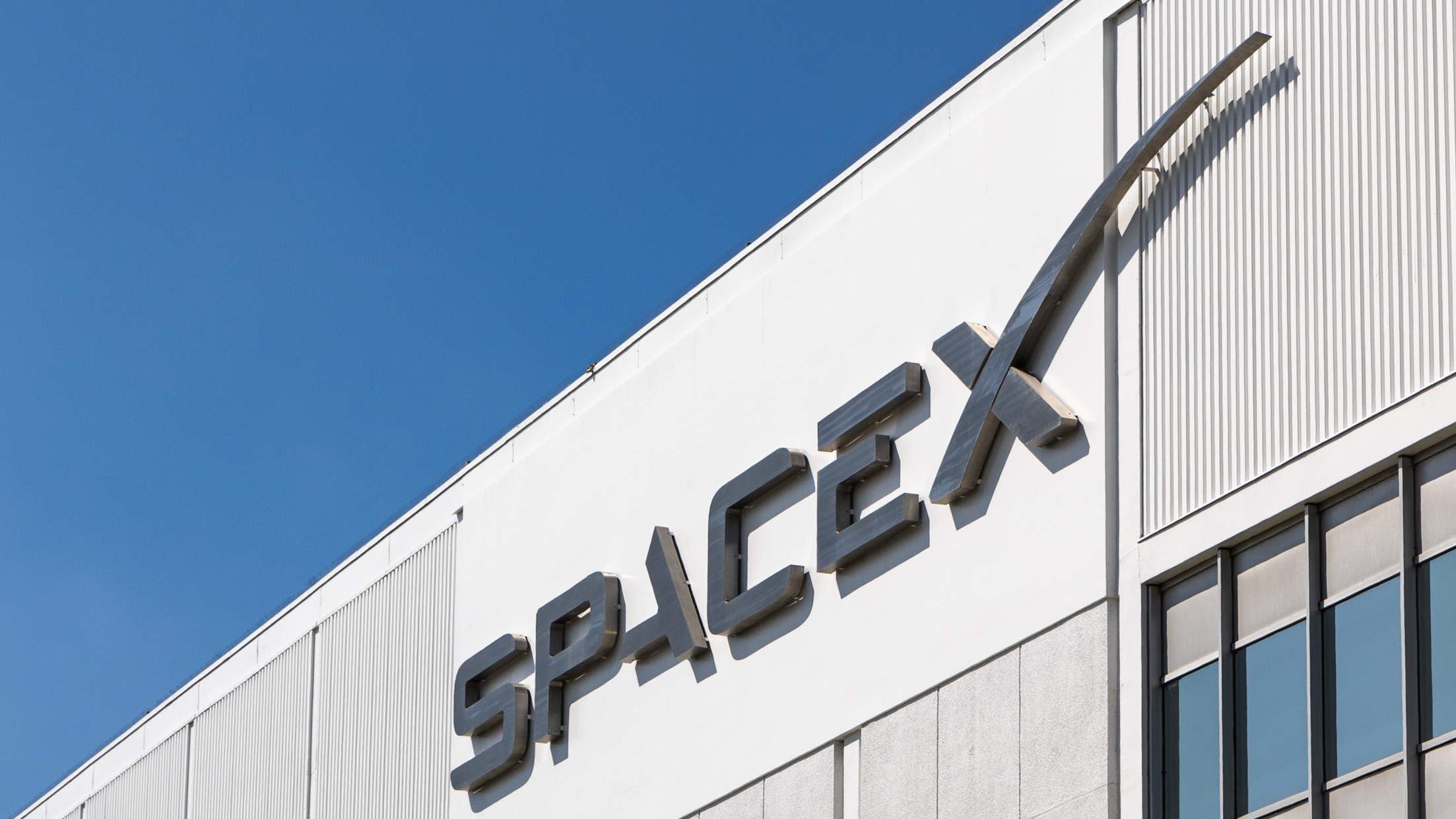 SpaceX stock falls as Starship's test flight slips to Sept. 28, retail investors sell shares