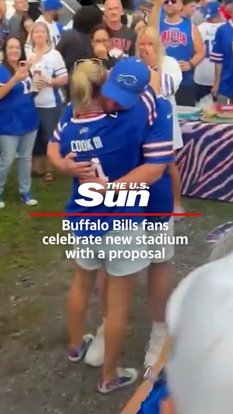 Heartwarming moment Bills fans get engaged during tailgate