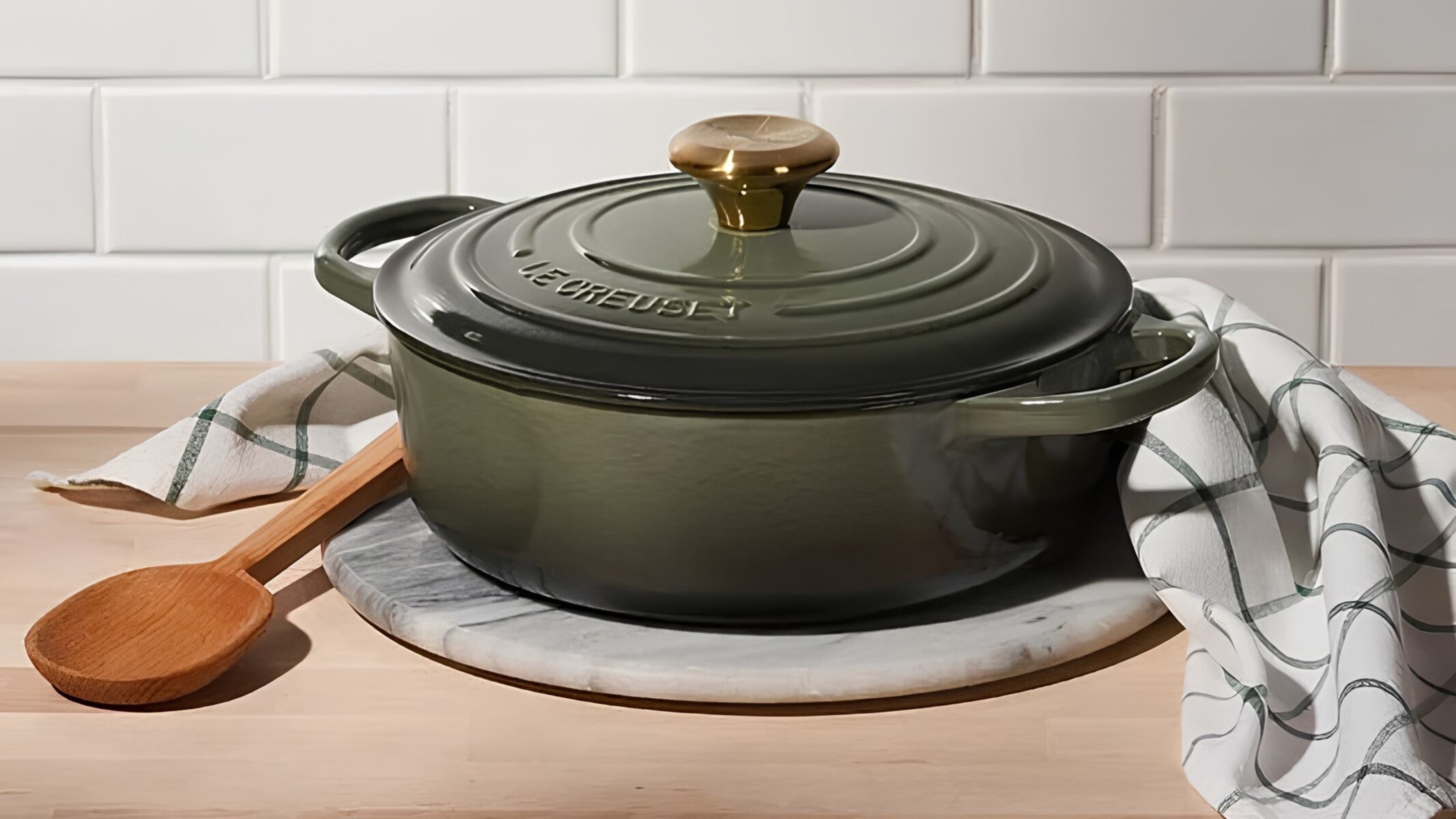 Le Creuset’s Signature Round Wide Oven is on sale for $135 off