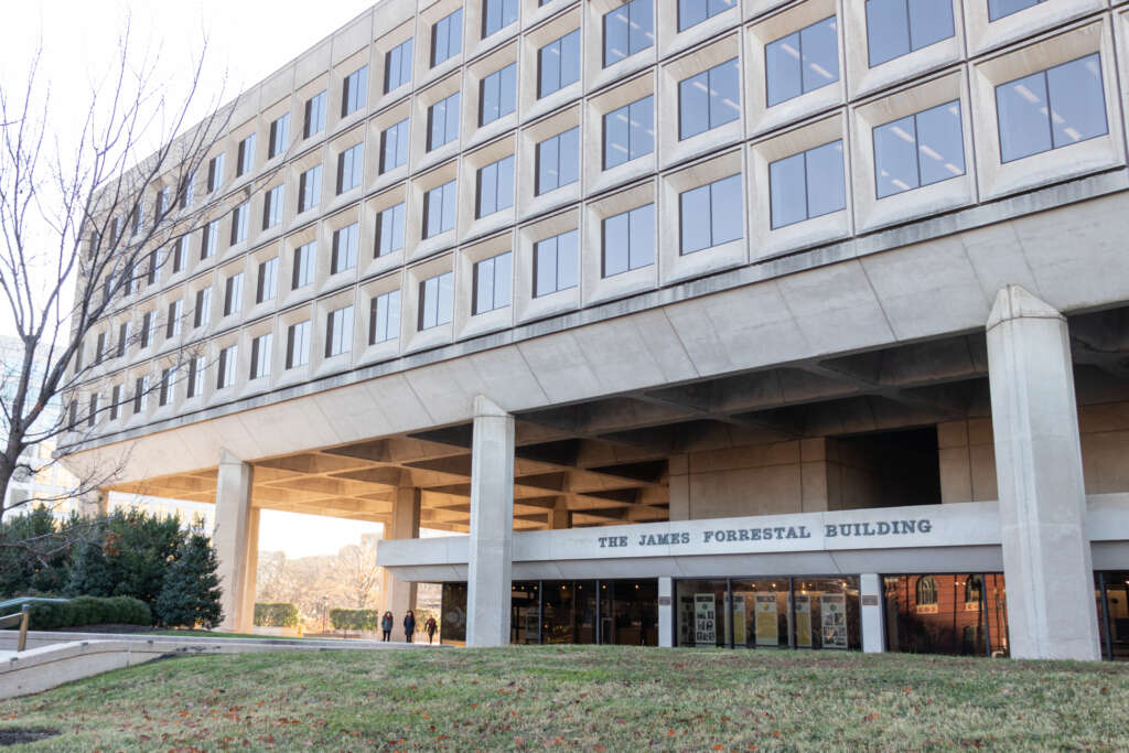 How should government measure the value of the property it owns?