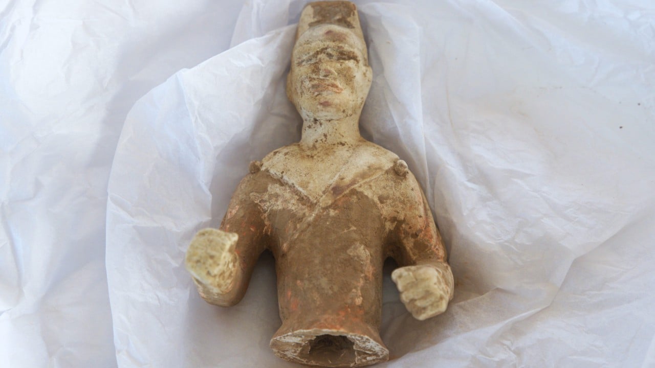 US hands over 64 smuggled artefacts to China in diplomatic push before summit