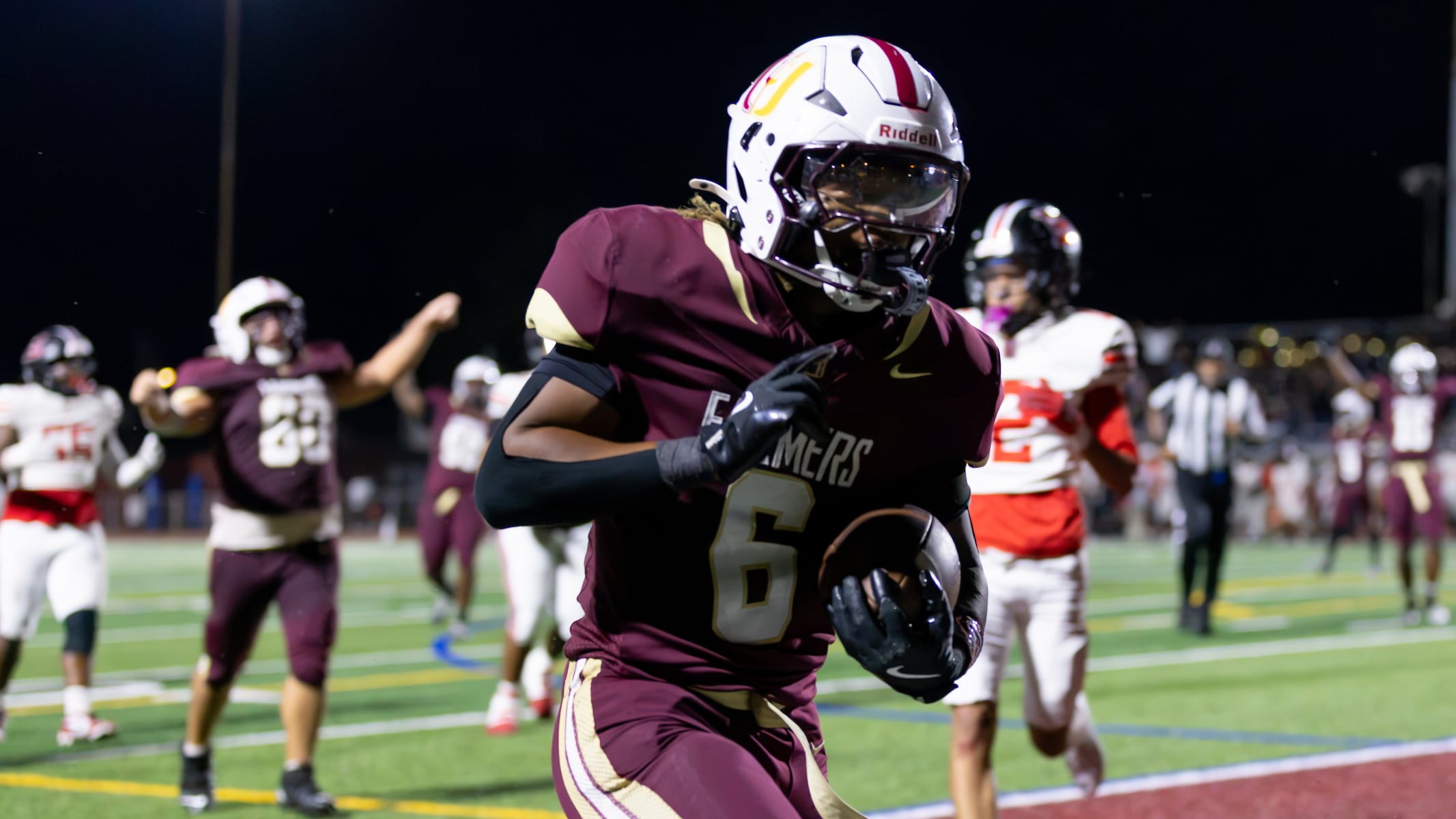 Union football beats Westfield to snap two-game losing streak in the rivalry