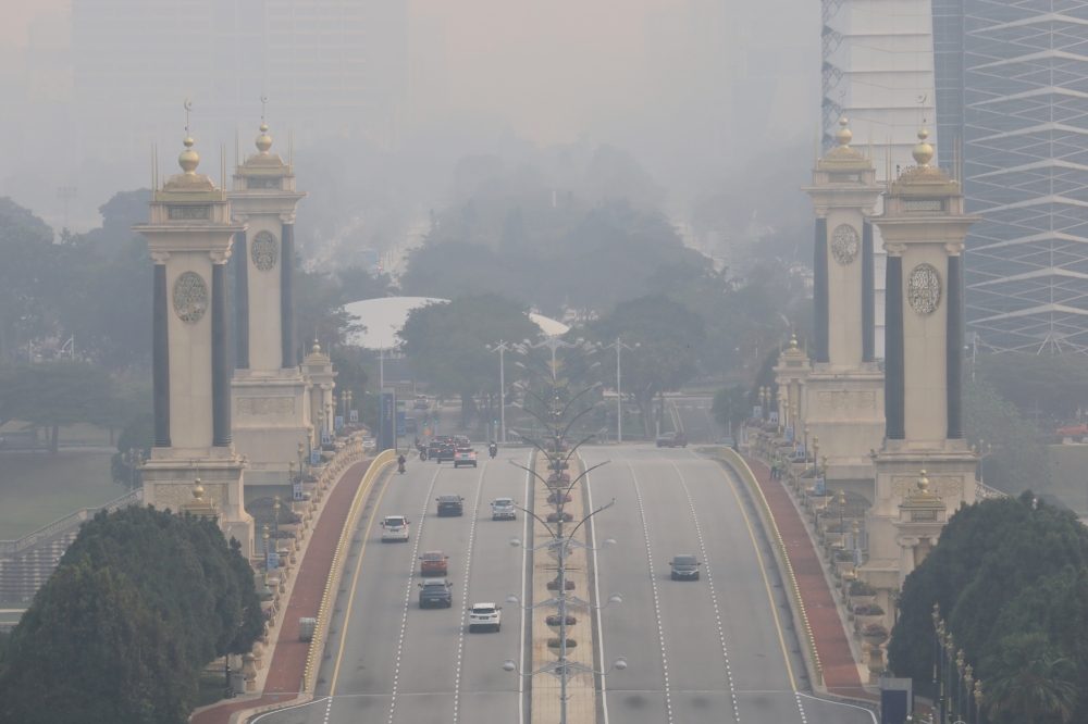DPM Zahid: Malaysia gets Indonesia’s green light to help battle Kalimantan fires behind haze