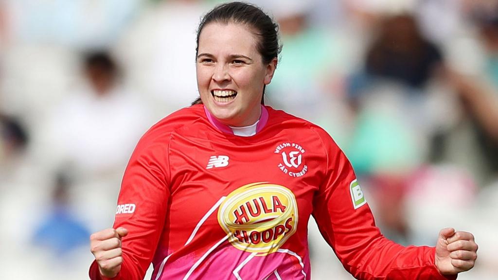 Glamorgan sign England off-spinner Davies