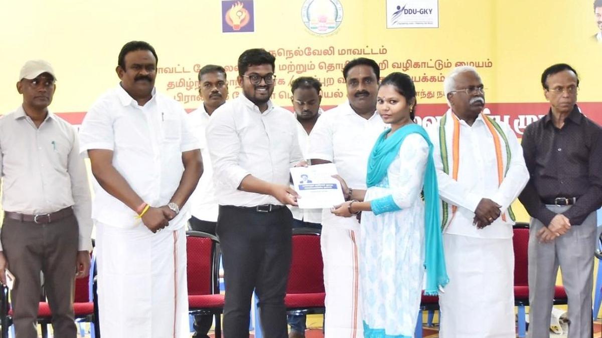 Over 800 receive offer letters at job fair in Tirunelveli