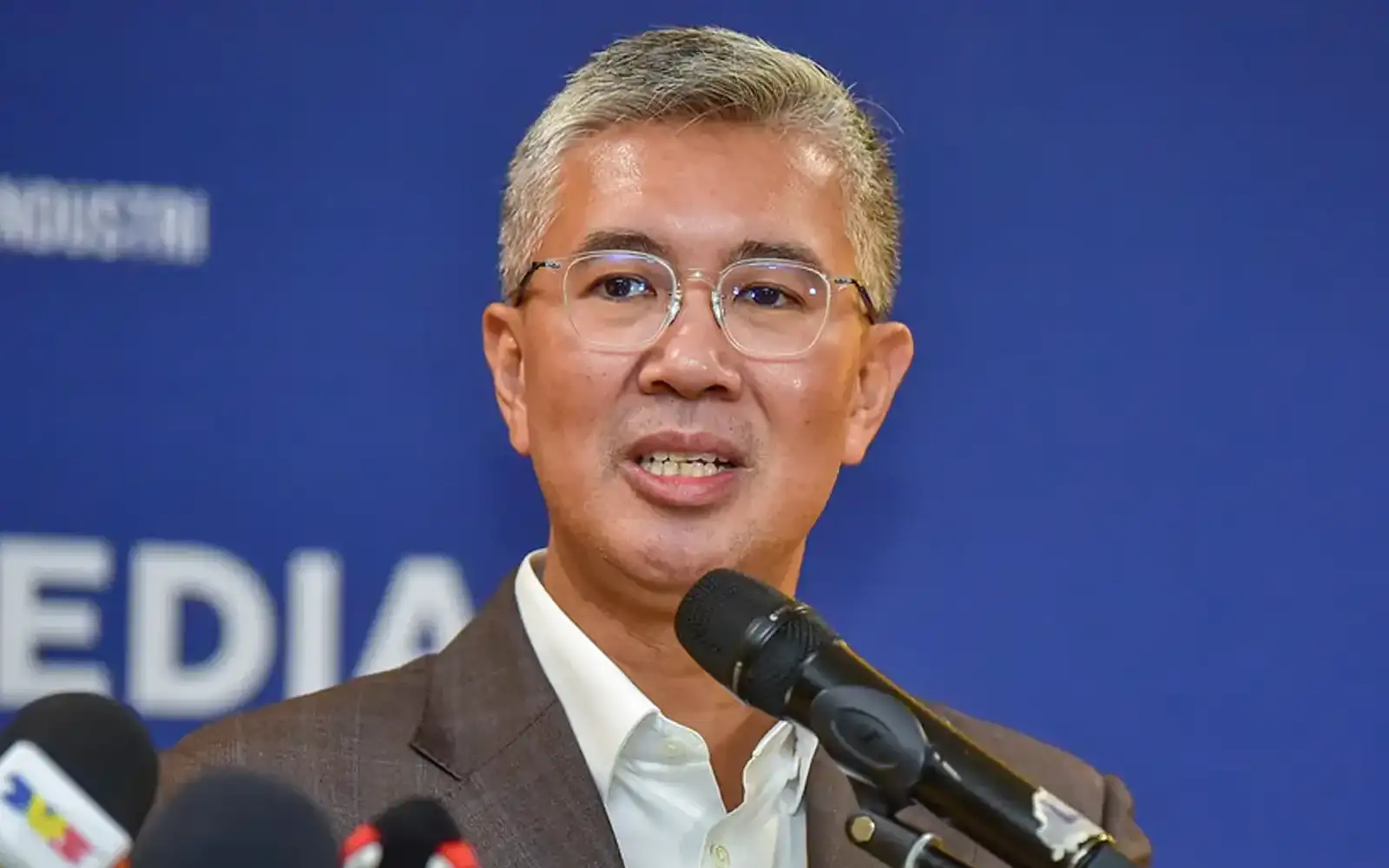 Jangan alih keputusan pengampunan kepada PM, kata Tengku Zafrul