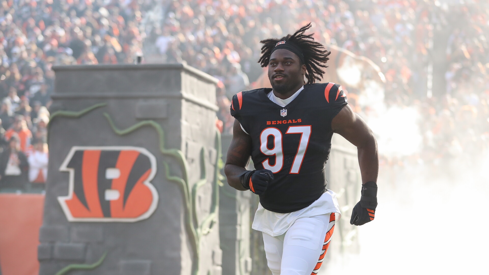 Bengals DE Shemar Stewart will make season debut on Sunday