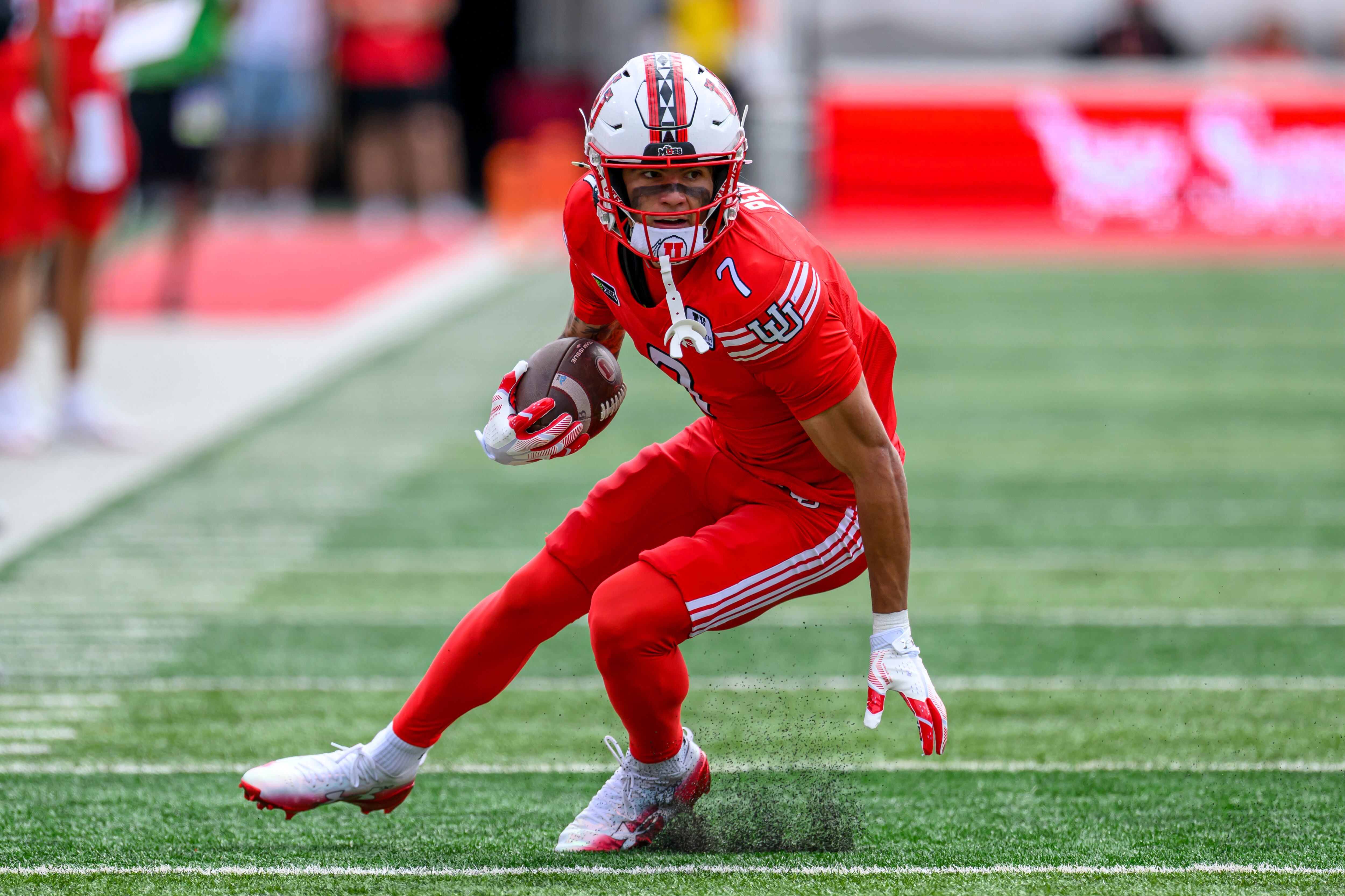 Devon Dampier throws 2 TD passes, Daniel Bray adds TD run as No. 17 Utah beats Utah State 33-0