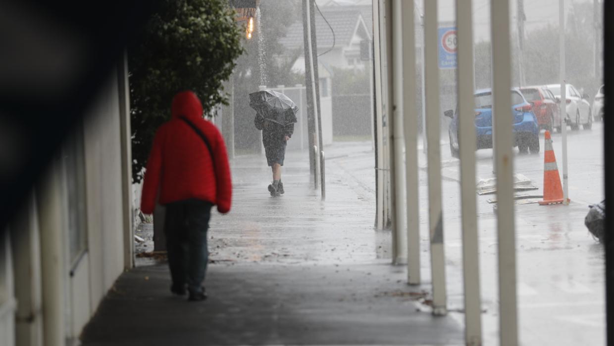 10m swells recorded as cold front brings rain and snow to parts of NZ