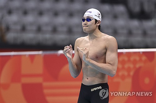 (Asiad) Kim Young-beom, Hwang Sun-woo take silver, bronze in men's 100m freestyle swimming