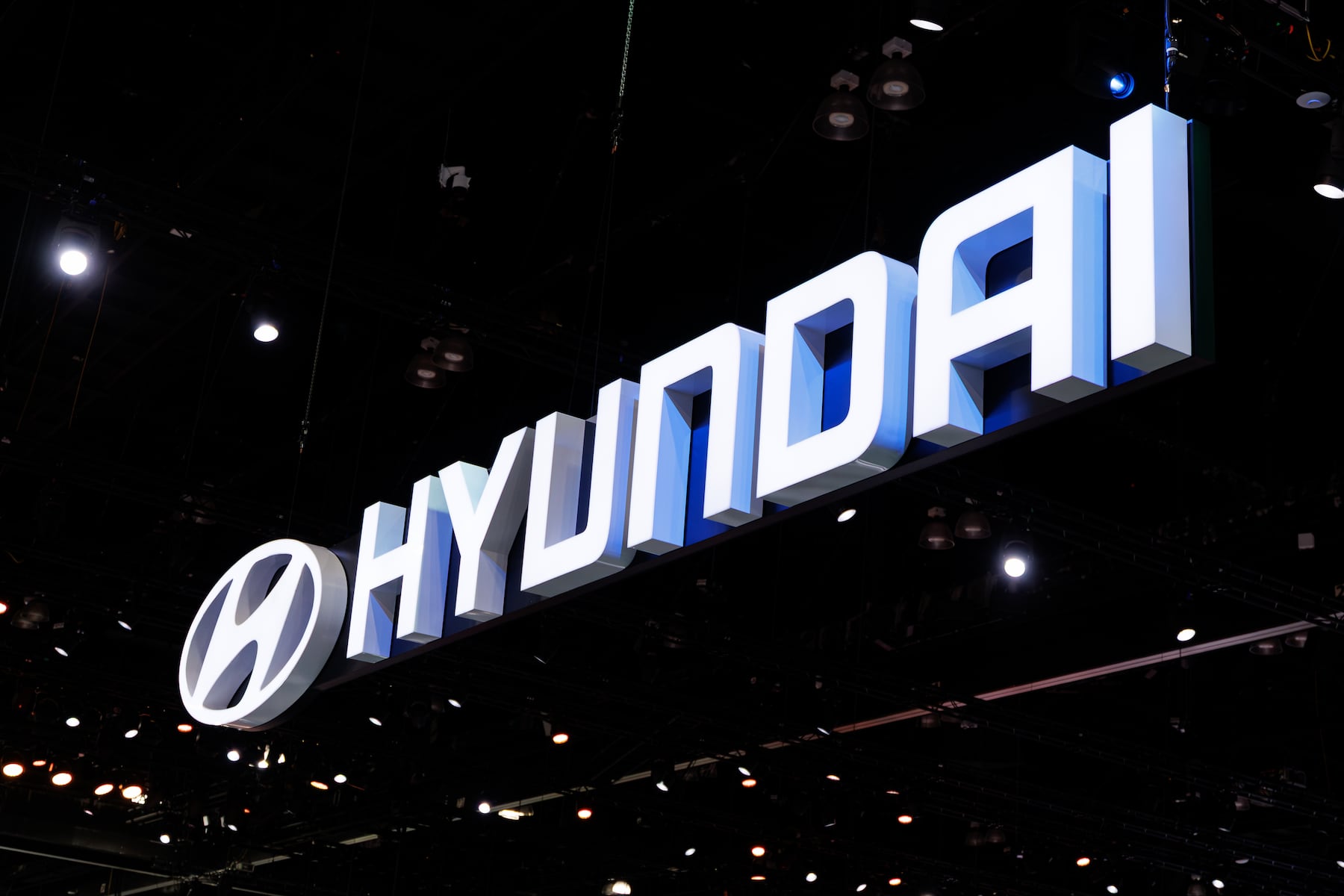 Top automaker recalls thousands of cars over defect that can trap passengers