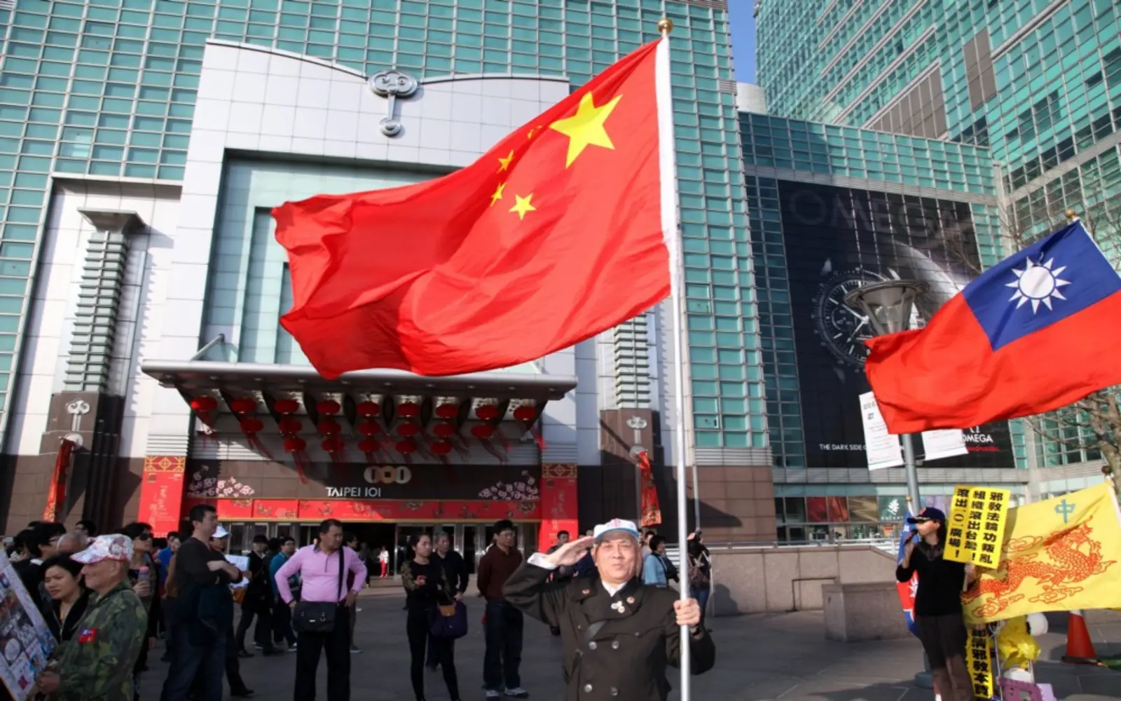 Taiwan’s minister makes rare trip to China for Apec event