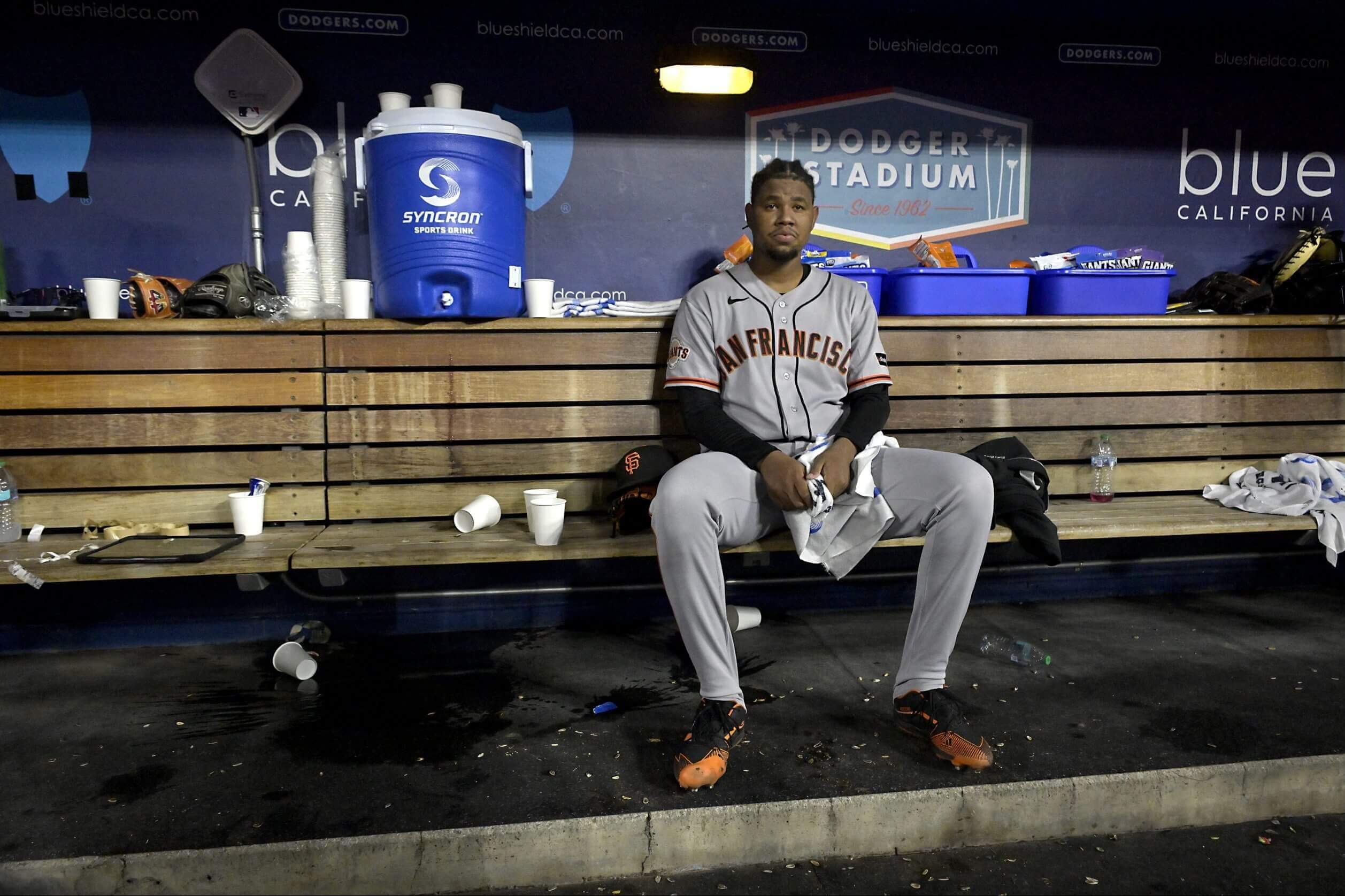Giants doomed at Dodger Stadium by another disastrous dugout decision